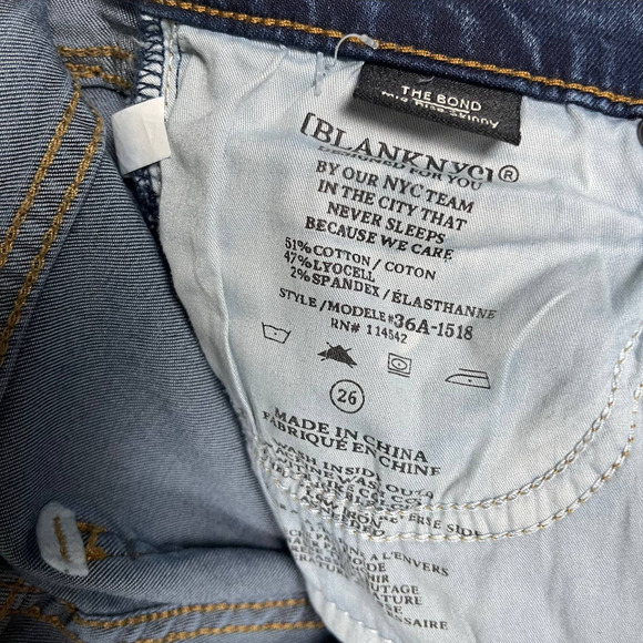 BLANKNYC The Bond Jeans Size 26 Mid-Rise Skinny Distressed Raw Hem Stretch Denim - Picture 8 of 8